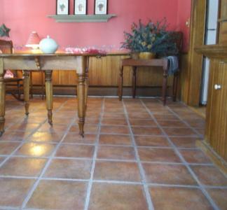 木地板换瓷砖的好方法 地板和瓷砖哪个保暖,地板的选择方法是什么