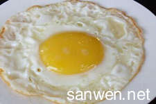 煎鸡蛋的营养价值 香油煎鸡蛋怎么做好吃 香油煎鸡蛋的做法和营养价值