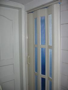 卫生间折叠门安装视频 卫生间折叠门材料有哪些？应该怎样安装卫生间折叠门
