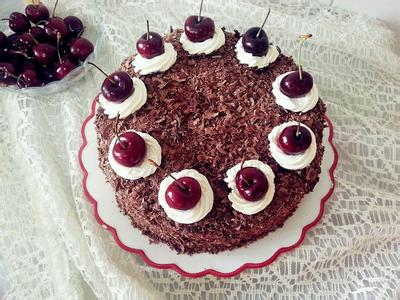 菠萝巧克力蛋糕 巧克力黑森林蛋糕的做法图解，巧克力蛋糕怎么做好吃