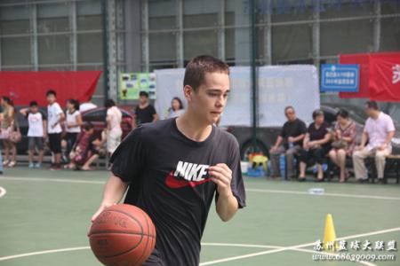 小学生打篮球的好处 小学生打篮球对身体的好处