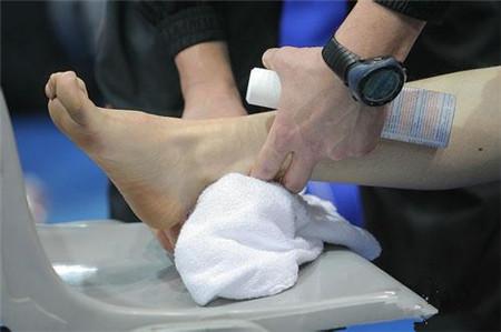 如何治疗脚踝扭伤 脚踝扭伤要如何治疗 脚踝扭伤的治疗方法