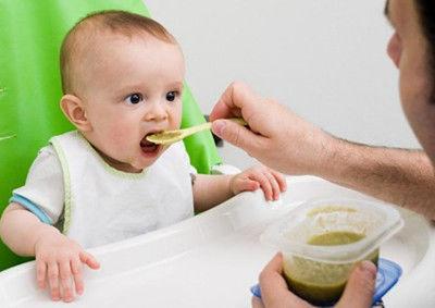 婴儿添加辅食的原则 如何给宝宝安排辅食 宝宝辅食过敏怎么办 婴儿辅食原则