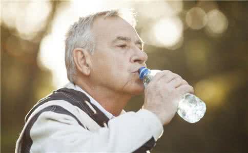 老年人口渴 老年人为什么总是口渴