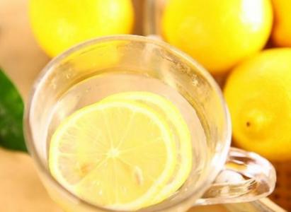 柠檬炖冰糖功效与作用 冰糖柠檬的功效和作用