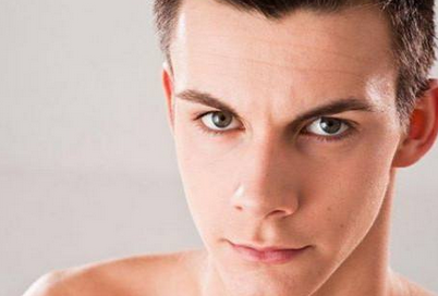 男人脸上长斑的原因 男人脸上长斑有哪些原因与治疗方法