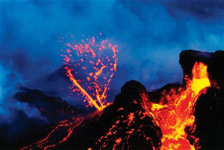 火山喷发形成的地貌 火山怎样形成的 火山喷发的过程