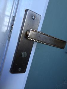 厕所门锁铆钉怎么拆 厕所门锁铆钉怎么拆?门锁拆除方法详解?