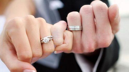 如何挑选结婚钻戒 挑选结婚钻戒的5个步骤