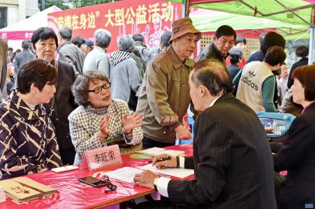 五一劳动节劳模 劳动节给身边的劳模送花