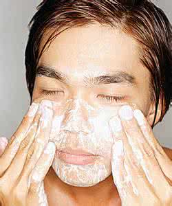 男生洗脸的正确方法 洗脸有什么方法 男生正确的洗脸方法