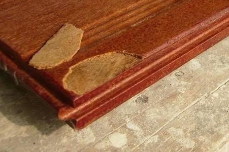 如何挑选实木复合地板 实木地板与实木复合地板的区别 实木地板具体的挑选步骤是什么
