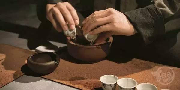 静思茶道的饮茶礼法为 茶道怎么喝_饮茶的技巧