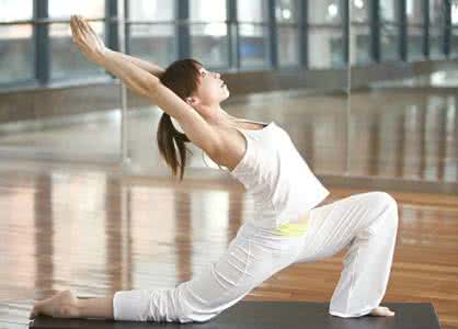 初练瑜伽的基本动作 练瑜伽要注意什么 了解瑜伽入门基本动作