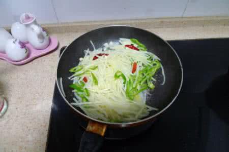 酸辣土豆丝热量 酸辣土豆丝有多少热量 小米粥有多少热量