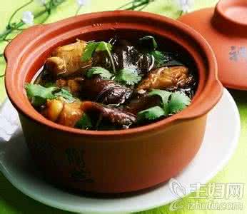 鸡肉炖蘑菇 鸡肉炖蘑菇 鸡肉炖蘑菇的食材与做法步骤