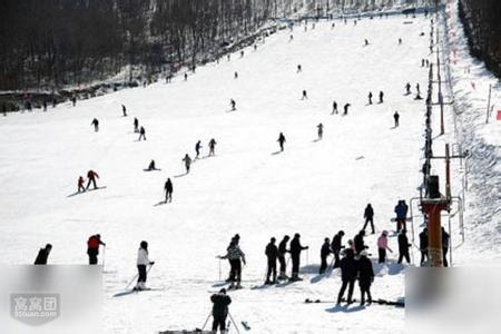 铭山绿洲滑雪场 铭山绿洲滑雪场 鸣山绿洲滑雪场正式开放,爱滑雪的小伙伴有福啦!