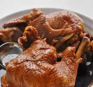 红烧狮子头 周末特别推荐红烧猪蹄、卤鸡、红烧狮子头天冷就要大口吃肉