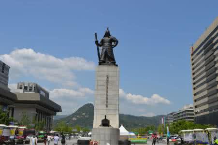 李舜臣雕像 李舜臣大桥位于哪里 李舜臣号设计特色是什么 李舜臣雕像