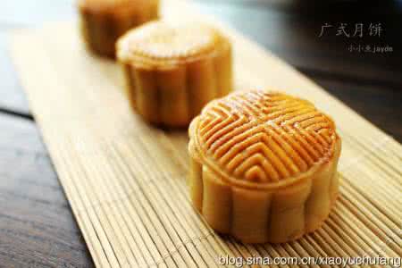 广式月饼 自制低糖低油健康的广式月饼（附豆沙、莲蓉做法）
