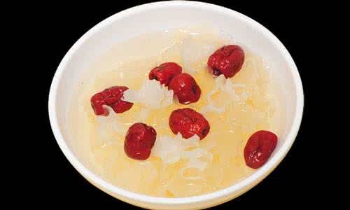 红枣银耳汤的功效 红枣银耳汤的功效 红枣银耳汤的功效