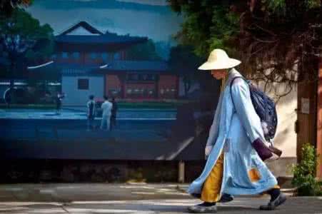 埋怨别人不如责怪自已 不责怪任何人