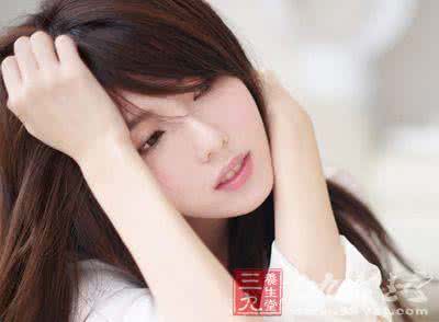 女性乳房最主要的功能 女性保健 哪个年龄段的女性乳房最丰满