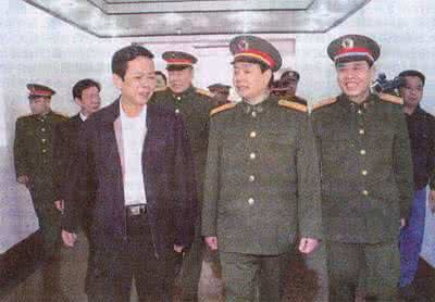 解放军军乐队表演视频 解放军统帅邓小平震怒:不派军队进驻香港 胡说八道