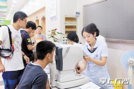 改善视力的保健品 “眼科医生”推销保健品 青岛市民用后视力模糊