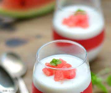 西瓜布丁的做法 牛奶西瓜布丁做法
