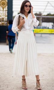 长百褶裙搭配什么上衣 百褶裙搭配什么上衣好看