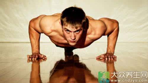 俯卧撑锻炼哪些肌肉 俯卧撑锻炼哪些肌肉 练肌大杀招俯卧撑4秘诀 肌友Action