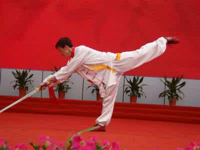 太极拳发力视频 谈太极拳的发力规律——从“四两能拨千斤”谈起