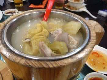 胡椒猪肚汤 胡椒猪肚汤 胡椒猪肚汤 冬季食疗养生不可错过吃四道养胃护胃靓汤 胡椒猪肚汤