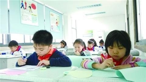 糖豆广场舞课堂你不懂 小学孩子课堂急屎不懂擦屁股出洋相！中国大多数家庭如何耽误孩子