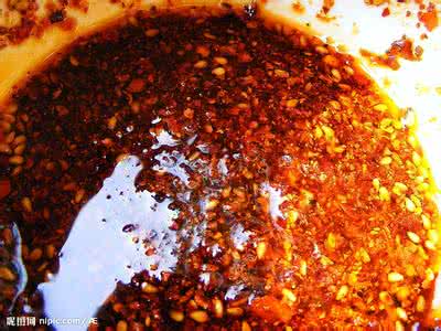 油泼辣子用什么辣椒 油泼辣椒这样做又辣又香，告诉你最实用的小妙招