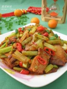 炒回锅肉的做法 香芹炒回锅肉的做法