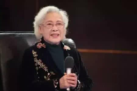 秦怡告诉女明星 秦怡94岁还是这么美,她告诉女明星,不要用钱衡量自己的价值