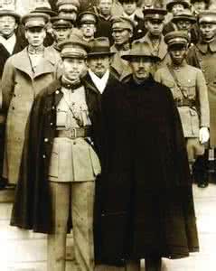 张学良送蒋介石回南京 详解：张学良送蒋介石回南京之原委 南京