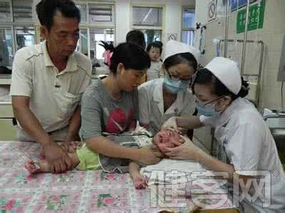 手足口病患儿的饮食 手足口病治疗和护理 如何照顾手足口病患儿