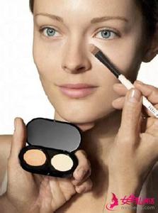 遮盖红血丝的遮瑕膏 遮瑕膏的用法