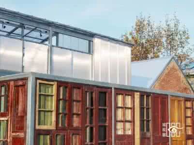 最省钱的盖房子方式 他们用最省钱的方式，给自己盖了一个四面漏风的房子