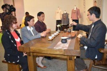 奉茶 奉茶 会友 · 奉茶