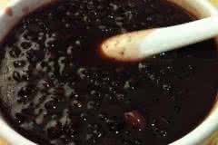 四黑粥的功效 夏天喝四黑粥的好处