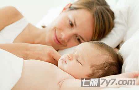 婴儿睡觉不踏实 睡眠不踏实身体抖动 缺钙和维D吗？（张思莱育儿手记修正版上市）