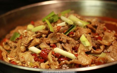吃五花肉猪大肠的视频 【蔓萝学厨】 家常五花肉、猪大肠的做法