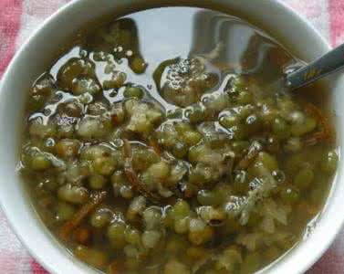 绿豆汤的功效与禁忌 绿豆汤的功效与作用 食用绿豆汤5个禁忌