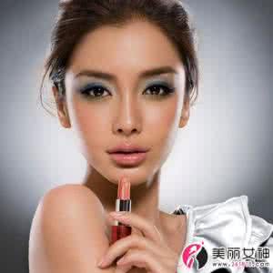 马来警花长相甜美 比Baby还甜 阿治老师教你甜美精灵妆