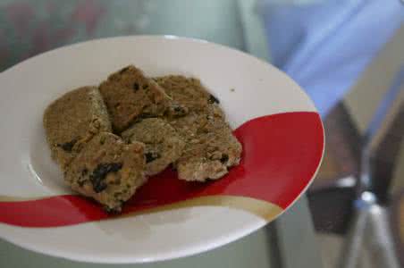 芝麻夹心海苔怎么做 【今天咱做啥】——芝麻海苔阿拉棒（烘焙入门儿级小零食）