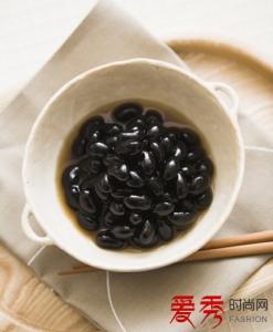 醋泡黑豆的功效与作用 醋泡黑豆功效 醋泡黑豆的功效